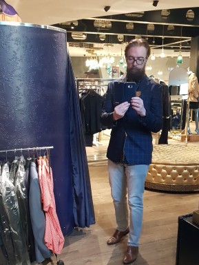 English men looking for love