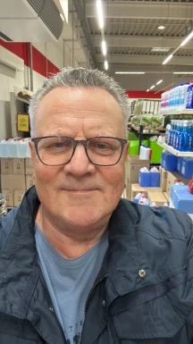 <span>Jörg, 69</span>&nbsp;<span style='width: 25px; height: 16px; float: right; background-image: url(/bitmaps/flags_small/DE.PNG)'>&nbsp;</span><br><span>Hochstadt A, ドイツ</span>&nbsp;<input type='button' class='joinbtn' style='float: right' value='JOIN NOW' />