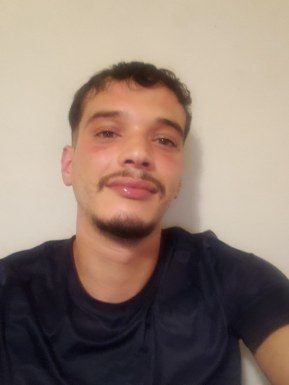 <span>Nadir, 32</span>&nbsp;<span style='width: 25px; height: 16px; float: right; background-image: url(/bitmaps/flags_small/FR.PNG)'>&nbsp;</span><br><span>Marseille, France</span>&nbsp;<input type='button' class='joinbtn' style='float: right' value='JOIN NOW' />