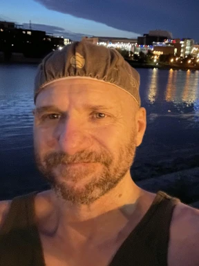 American men looking for love