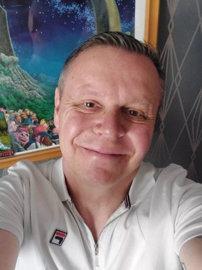 English men looking for love