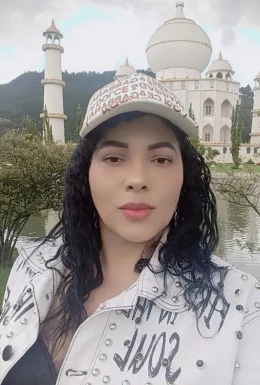 <span>Lucy, 42</span>&nbsp;<span style='width: 25px; height: 16px; float: right; background-image: url(/bitmaps/flags_small/CO.PNG)'>&nbsp;</span><br><span>Bogota, Colombia</span>&nbsp;<input type='button' class='joinbtn' style='float: right' value='JOIN NOW' />