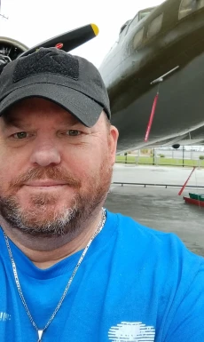<span>Chris , 54</span> <span style='width: 25px; height: 16px; float: right; background-image: url(/bitmaps/flags_small/US.PNG)'> </span><br><span>Seattle, Stany Zjednoczone</span> <input type='button' class='joinbtn' style='float: right' value='JOIN NOW' />