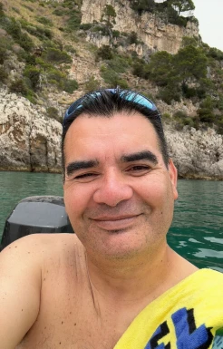 <span>Filippo, 55</span>&nbsp;<span style='width: 25px; height: 16px; float: right; background-image: url(/bitmaps/flags_small/IT.PNG)'>&nbsp;</span><br><span>Bologna, Italien</span>&nbsp;<input type='button' class='joinbtn' style='float: right' value='JOIN NOW' />