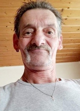 <span>Klaus Dieter, 60</span> <span style='width: 25px; height: 16px; float: right; background-image: url(/bitmaps/flags_small/DE.PNG)'> </span><br><span>Fischen, Germany</span> <input type='button' class='joinbtn' style='float: right' value='JOIN NOW' />
