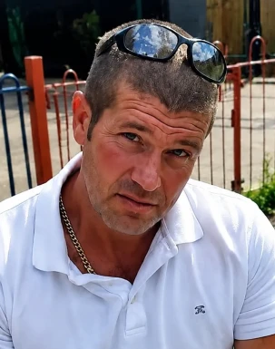 English men looking for love
