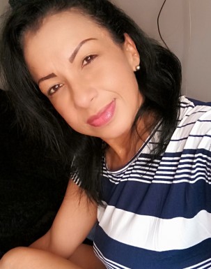 <span>Ivonne Salazar, 53</span> <span style='width: 25px; height: 16px; float: right; background-image: url(/bitmaps/flags_small/CO.PNG)'> </span><br><span>Bogota, Colombia</span> <input type='button' class='joinbtn' style='float: right' value='JOIN NOW' />